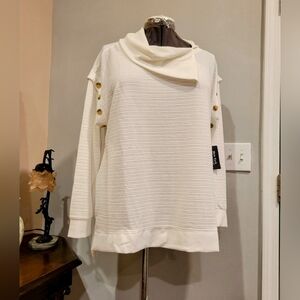 NWT 2X White Textured Top